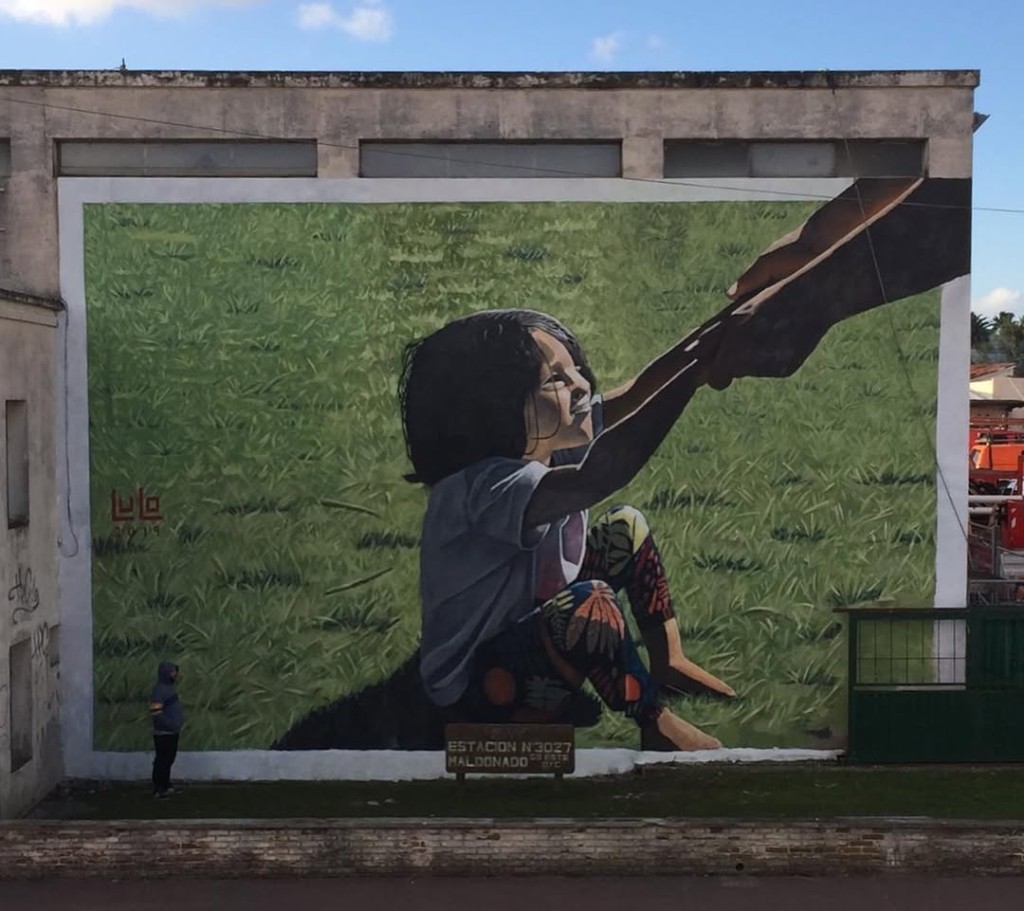 ¡Vamo' arriba! — mural by Lulo, Maldonado, Uruguay